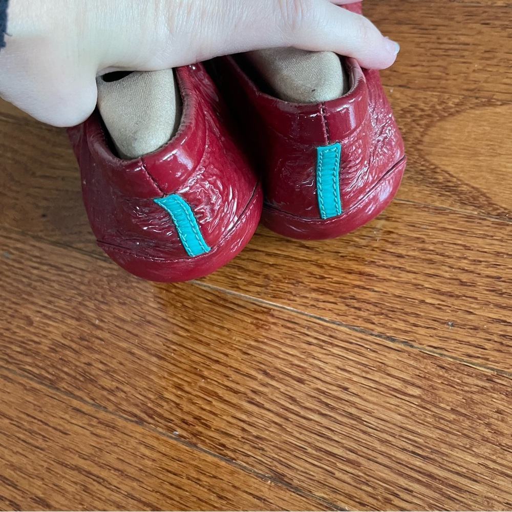 Tieks Patent Leather Ballet Flats Womens Size 8 Ruby Red Foldable Comfort Shoes - Picture 4 of 7